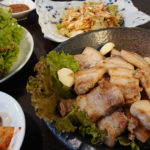 稲毛駅前の韓国料理店、アジアン居酒屋 えもや夜の部へ！ 旨味ジューシーなサムギョプサルに、トッピングのネギが絶品過ぎた！！