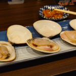 千葉駅からもすぐ、栄町駅目の間の新店 焼き蛤チャッピーで頂く蛤に牡蠣、ホタテらで貝無双