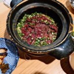 千葉・富士見の食堂こじゃれ 多数の創作和食と共に頂く牛たたきの土鍋ご飯